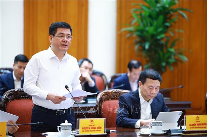 Thủ tướng chủ trì họp về việc Mỹ áp thuế 46% với hàng hoá Việt Nam- Ảnh 3. Thủ tướng chủ trì họp về việc Mỹ áp thuế 46% với hàng hoá Việt Nam- Ảnh 3.