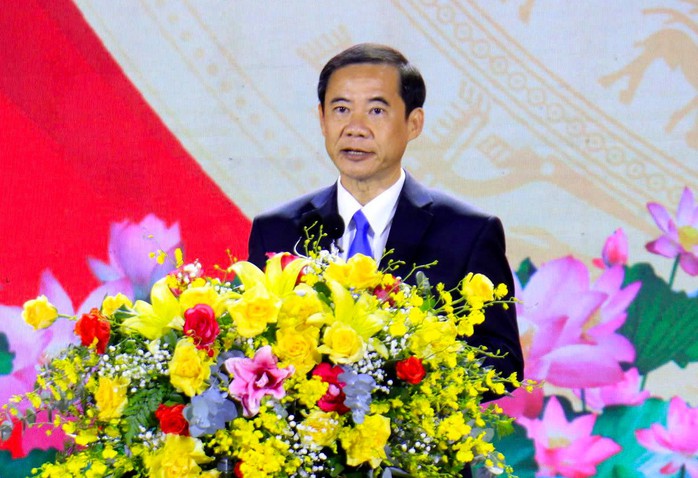 Hàng chục ngàn người đến Quảng trường Lâm Viên dự lễ kỷ niệm 50 năm Ngày giải phóng tỉnh Lâm Đồng- Ảnh 8. Hàng chục ngàn người đến Quảng trường Lâm Viên dự lễ kỷ niệm 50 năm Ngày giải phóng tỉnh Lâm Đồng- Ảnh 8.