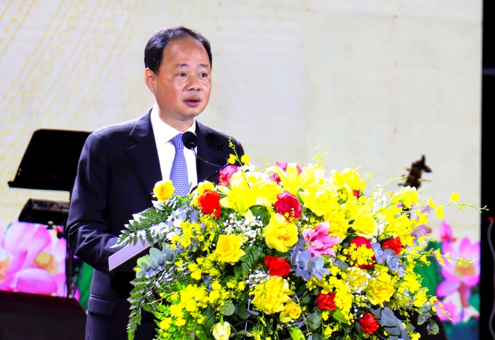 Hàng chục ngàn người đến Quảng trường Lâm Viên dự lễ kỷ niệm 50 năm Ngày giải phóng tỉnh Lâm Đồng- Ảnh 6. Hàng chục ngàn người đến Quảng trường Lâm Viên dự lễ kỷ niệm 50 năm Ngày giải phóng tỉnh Lâm Đồng- Ảnh 6.