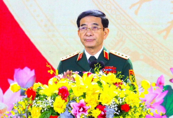Hàng chục ngàn người đến Quảng trường Lâm Viên dự lễ kỷ niệm 50 năm Ngày giải phóng tỉnh Lâm Đồng- Ảnh 7. Hàng chục ngàn người đến Quảng trường Lâm Viên dự lễ kỷ niệm 50 năm Ngày giải phóng tỉnh Lâm Đồng- Ảnh 7.