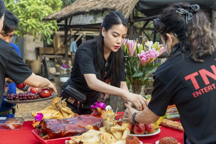 Trương Ngọc Ánh tại buổi khai máy Trương Ngọc Ánh tại buổi khai máy