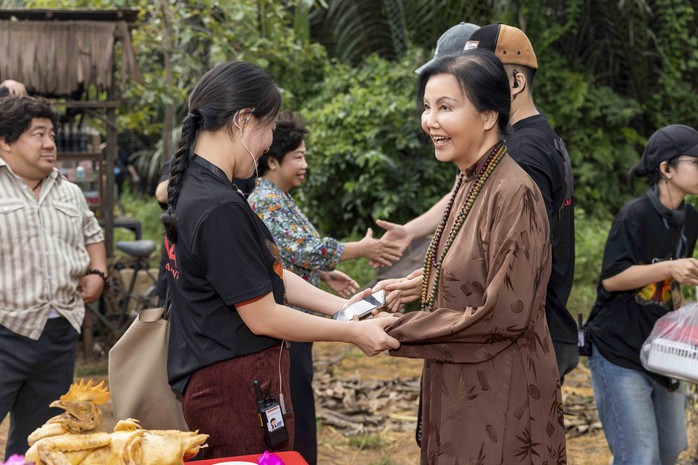 Diễn viên Kiều Chinh tại buổi khai máy Diễn viên Kiều Chinh tại buổi khai máy
