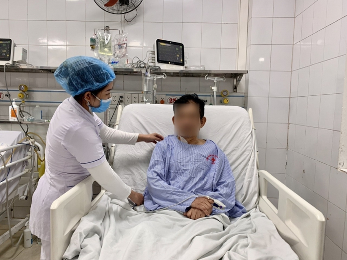 Uống thuốc mua trên mạng, người đàn ông nguy kịch- Ảnh 2. Uống thuốc mua trên mạng, người đàn ông nguy kịch- Ảnh 2.
