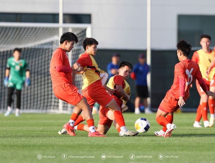 U17 Việt Nam hé lộ chiến thuật đối đầu U17 Úc ở VCK châu Á- Ảnh 2. U17 Việt Nam hé lộ chiến thuật đối đầu U17 Úc ở VCK châu Á- Ảnh 2.