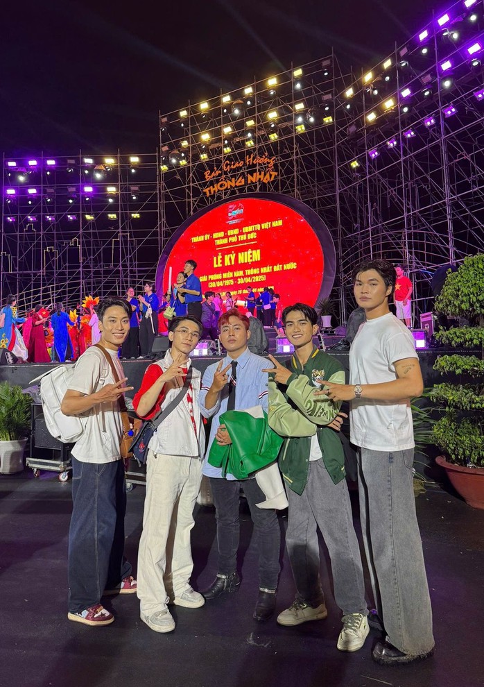Nghệ sĩ TP HCM tự hào tham gia Lễ diễu binh, diễu hành 50 năm Thống nhất đất nước - Ảnh 7.