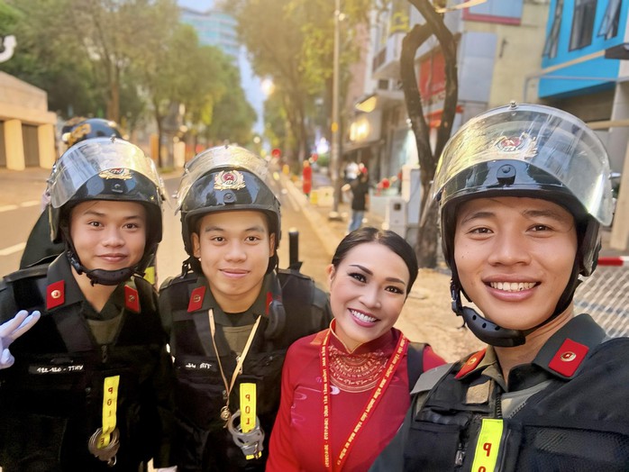 Lan Ngọc, Phương Thanh, Thúy Ngân… hạnh phúc sau diễu hành - Ảnh 3.