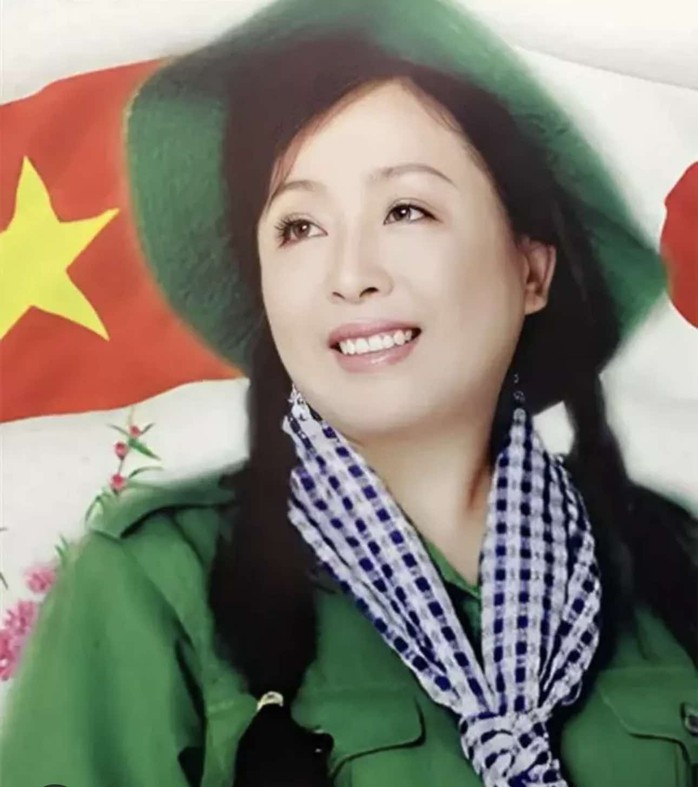 NSND Thu Hiền: "50 năm hát cho Tổ quốc, tôi tự hào là công dân nước Việt" - Ảnh 1.
