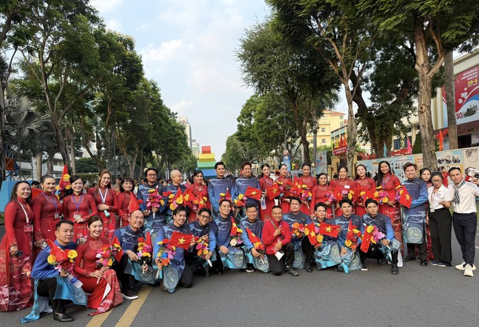 Lan Ngọc, Phương Thanh, Thúy Ngân… hạnh phúc sau diễu hành - Ảnh 13.