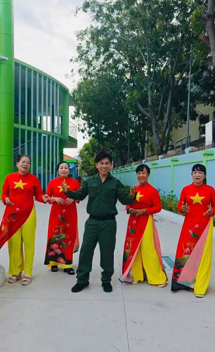 Cuộc sống "chật vật" của ca sĩ "Mưa bụi" một thời Mai Tuấn - Ảnh 1.
