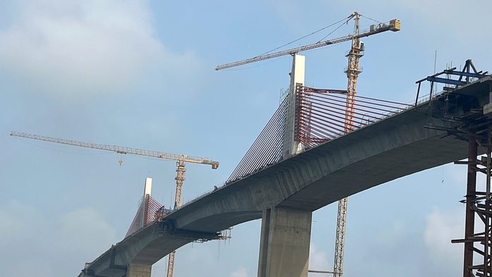 Sau 3 năm khởi công, cầu vượt cửa biển dài nhất miền Trung như thế nào?- Ảnh 4. Sau 3 năm khởi công, cầu vượt cửa biển dài nhất miền Trung như thế nào?- Ảnh 4.