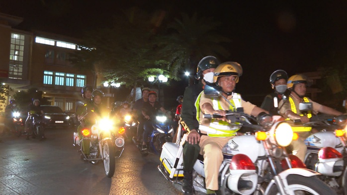 Công an theo dõi mạng xã hội, hóa trang khi tuần tra để chặn đua xe- Ảnh 2. Công an theo dõi mạng xã hội, hóa trang khi tuần tra để chặn đua xe- Ảnh 2.