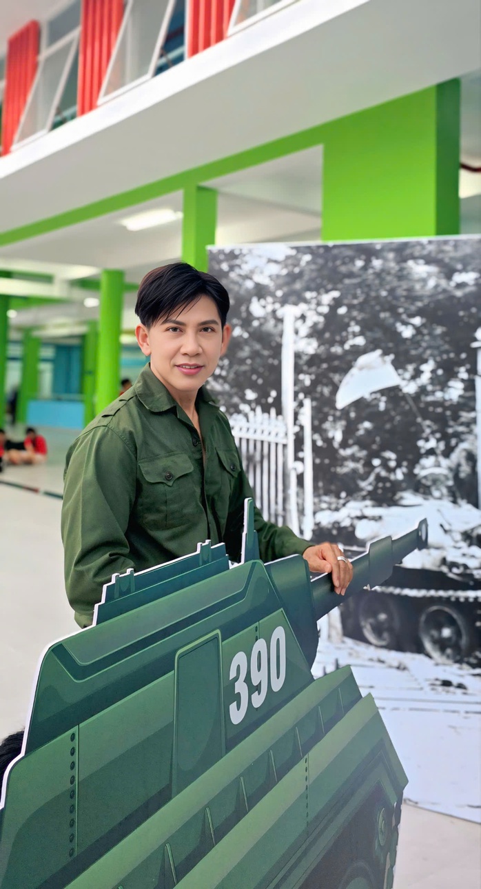 Cuộc sống "chật vật" của ca sĩ "Mưa bụi" một thời Mai Tuấn - Ảnh 2.