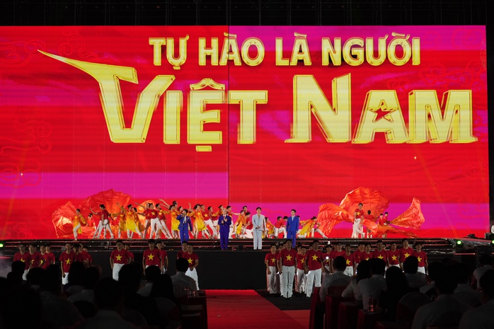 Ca khúc Khát vọng là người Việt vang lên tại Chương trình Nghệ thuật đặc biệt “Mùa Xuân thống nhất" - Ảnh 1.