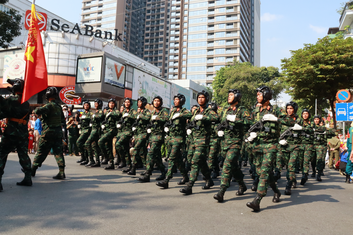 Đại lễ 30-4: Cận cảnh 8 khối hướng 3 đi trong vòng tay nhân dân- Ảnh 5. Đại lễ 30-4: Cận cảnh 8 khối hướng 3 đi trong vòng tay nhân dân- Ảnh 5.