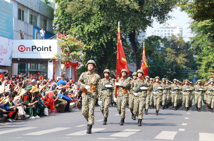 Đại lễ 30-4: Cận cảnh 8 khối hướng 3 đi trong vòng tay nhân dân- Ảnh 7. Đại lễ 30-4: Cận cảnh 8 khối hướng 3 đi trong vòng tay nhân dân- Ảnh 7.