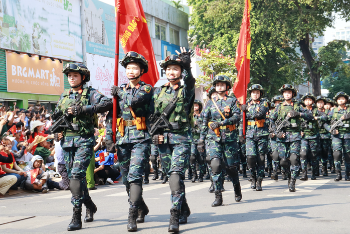 Đại lễ 30-4: Cận cảnh 8 khối hướng 3 đi trong vòng tay nhân dân- Ảnh 12. Đại lễ 30-4: Cận cảnh 8 khối hướng 3 đi trong vòng tay nhân dân- Ảnh 12.