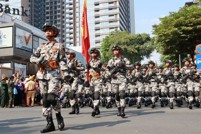 Đại lễ 30-4: Cận cảnh 8 khối hướng 3 đi trong vòng tay nhân dân- Ảnh 14. Đại lễ 30-4: Cận cảnh 8 khối hướng 3 đi trong vòng tay nhân dân- Ảnh 14.