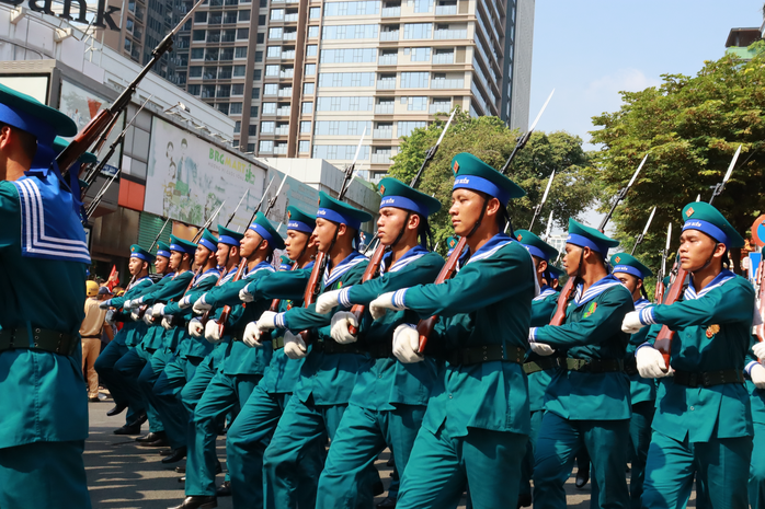 Đại lễ 30-4: Cận cảnh 8 khối hướng 3 đi trong vòng tay nhân dân- Ảnh 19. Đại lễ 30-4: Cận cảnh 8 khối hướng 3 đi trong vòng tay nhân dân- Ảnh 19.