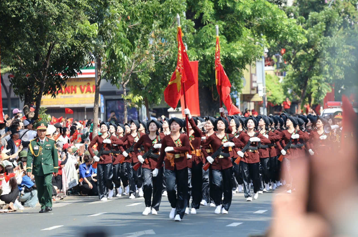 Đại lễ 30-4: Cận cảnh 8 khối hướng 3 đi trong vòng tay nhân dân- Ảnh 23. Đại lễ 30-4: Cận cảnh 8 khối hướng 3 đi trong vòng tay nhân dân- Ảnh 23.