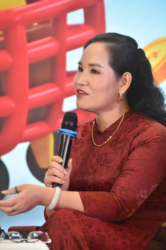 Giải mã cơn sốt mua sắm trong dịp đại lễ 30-4 - Ảnh 1.