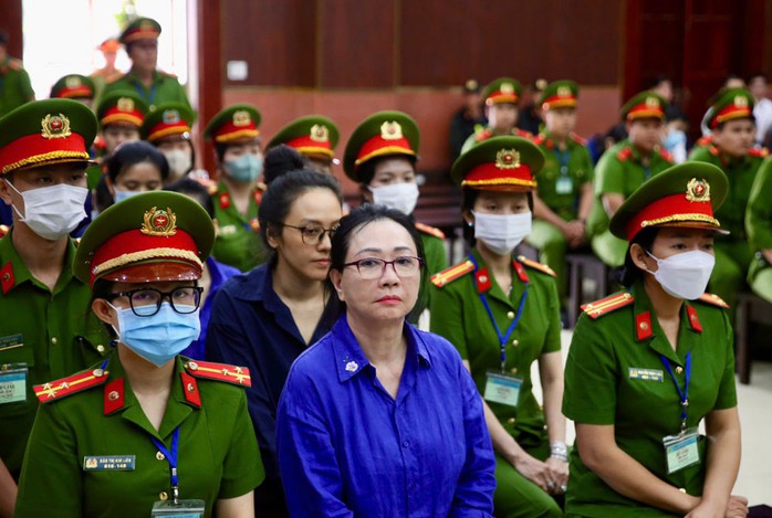 Bà Trương Mỹ Lan bị tuyên án tử hình về tội “Tham ô tài sản”. Ảnh: HOÀNG TRIỀU Bà Trương Mỹ Lan bị tuyên án tử hình về tội “Tham ô tài sản”. Ảnh: HOÀNG TRIỀU