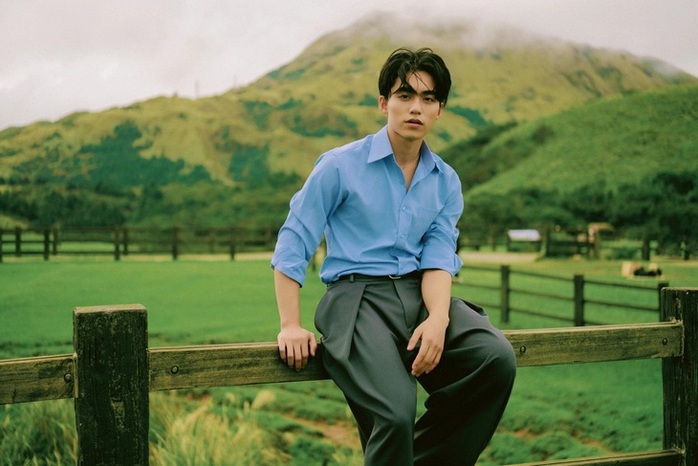 Cả showbiz đến ôm MONO, vắng mỗi anh trai Sơn Tùng M-TP
- Ảnh 1. Cả showbiz đến ôm MONO, vắng mỗi anh trai Sơn Tùng M-TP
- Ảnh 1.