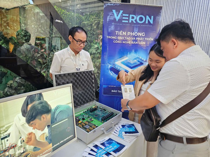 Doanh nghiệp khởi nghiệp tại TP HCM trưng bày sản phẩm tại hội thảo Doanh nghiệp khởi nghiệp tại TP HCM trưng bày sản phẩm tại hội thảo
