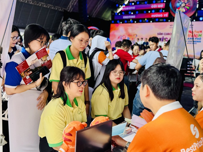 Tuyển dụng 1.205 vị trí việc làm ngành du lịch, thực tập sinh vừa học việc vừa có lương- Ảnh 1. Tuyển dụng 1.205 vị trí việc làm ngành du lịch, thực tập sinh vừa học việc vừa có lương- Ảnh 1.