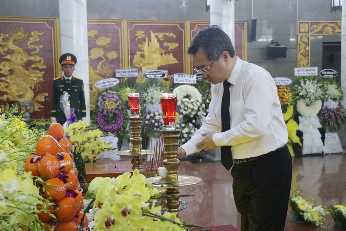 Lãnh đạo TP HCM viếng tang Anh hùng Lực lượng vũ trang nhân dân Lê Hải- Ảnh 1. Lãnh đạo TP HCM viếng tang Anh hùng Lực lượng vũ trang nhân dân Lê Hải- Ảnh 1.