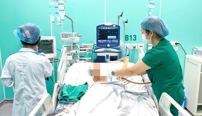 Nam thanh niên 22 tuổi nguy kịch do viêm não mô cầu- Ảnh 2. Nam thanh niên 22 tuổi nguy kịch do viêm não mô cầu- Ảnh 2.