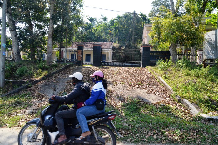 Cận cảnh loạt trụ sở "khủng" ở Quảng Ngãi bị bỏ hoang, nhìn mà tiếc - Ảnh 11. Cận cảnh loạt trụ sở "khủng" ở Quảng Ngãi bị bỏ hoang, nhìn mà tiếc - Ảnh 11.