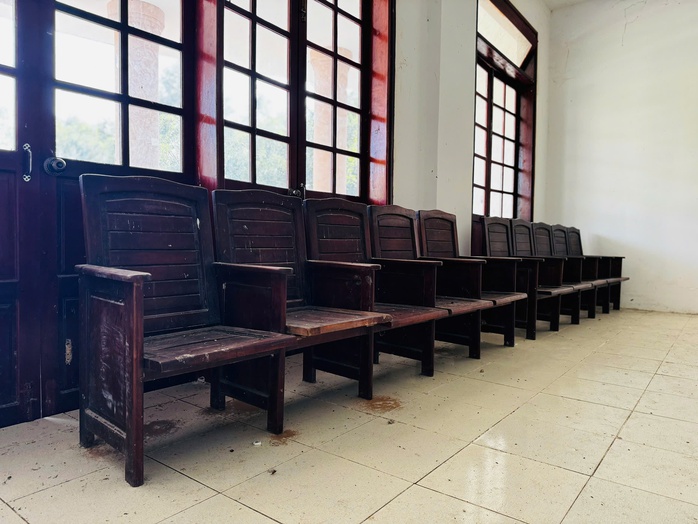 Cận cảnh loạt trụ sở "khủng" ở Quảng Ngãi bị bỏ hoang, nhìn mà tiếc - Ảnh 17. Cận cảnh loạt trụ sở "khủng" ở Quảng Ngãi bị bỏ hoang, nhìn mà tiếc - Ảnh 17.