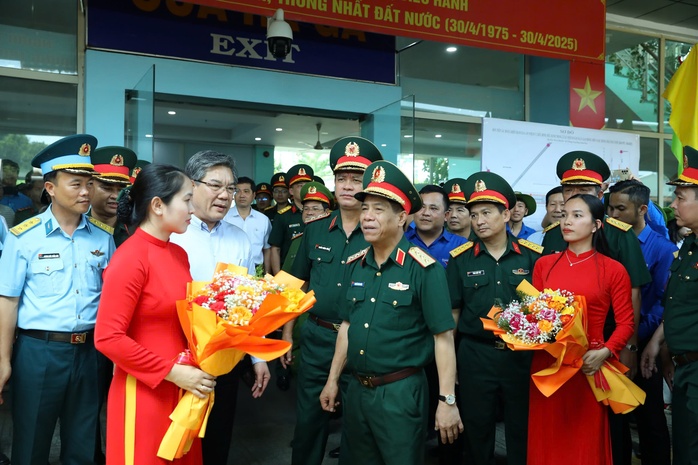 CLIP: Chuyến tàu "đặc biệt" chở hàng ngàn quân nhân diễu binh, diễu hành đã đến Đồng Nai- Ảnh 2. CLIP: Chuyến tàu "đặc biệt" chở hàng ngàn quân nhân diễu binh, diễu hành đã đến Đồng Nai- Ảnh 2.