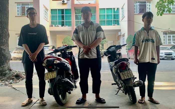 Nhóm cướp đêm 18,19 tuổi thủ sẵn dao, chặn xe phụ nữ, trẻ em- Ảnh 3.
