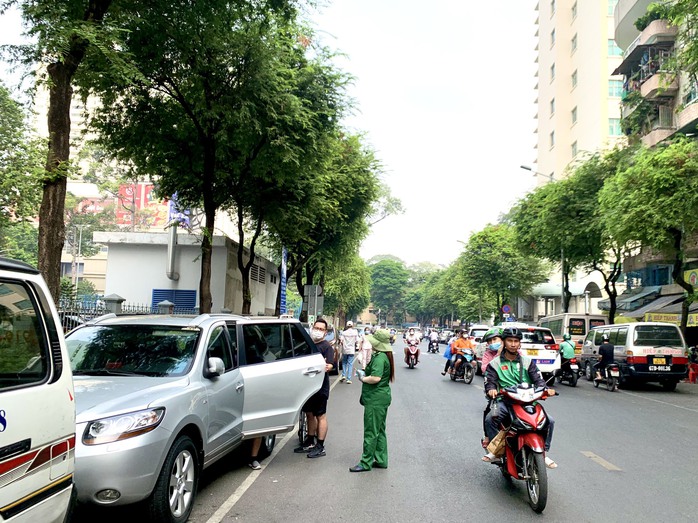 Bất ngờ kết quả ứng dụng công nghệ mới thu phí đỗ ô tô lòng đường- Ảnh 1. Bất ngờ kết quả ứng dụng công nghệ mới thu phí đỗ ô tô lòng đường- Ảnh 1.