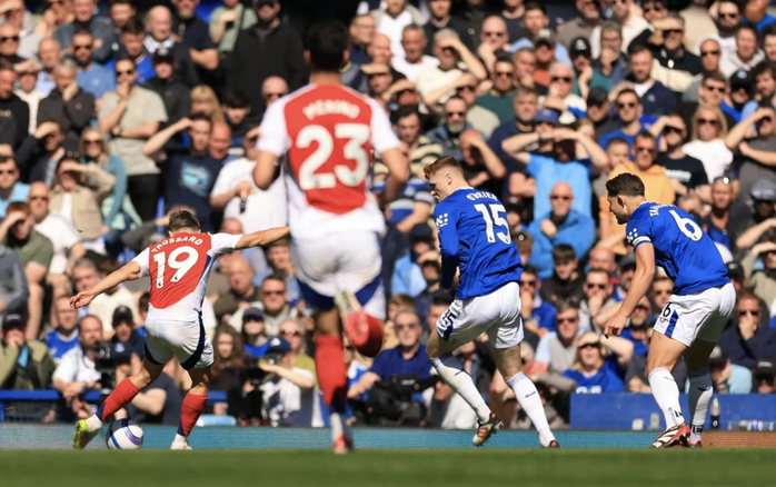 Arsenal bị Everton cầm chân, cạn dần hy vọng đua vô địch- Ảnh 2. Arsenal bị Everton cầm chân, cạn dần hy vọng đua vô địch- Ảnh 2.