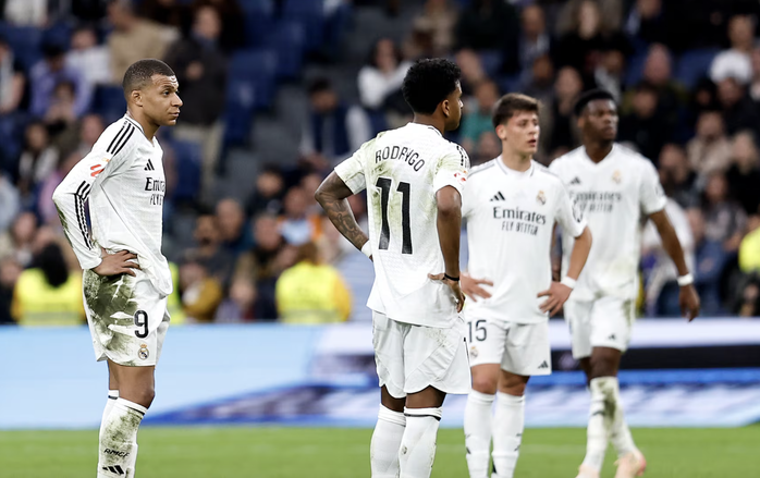 Real Madrid gục ngã tại Bernabeu, Barcelona bị đội bóng của Antony chia điểm- Ảnh 5. Real Madrid gục ngã tại Bernabeu, Barcelona bị đội bóng của Antony chia điểm- Ảnh 5.