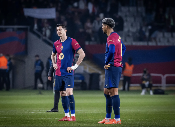 Real Madrid gục ngã tại Bernabeu, Barcelona bị đội bóng của Antony chia điểm- Ảnh 7. Real Madrid gục ngã tại Bernabeu, Barcelona bị đội bóng của Antony chia điểm- Ảnh 7.