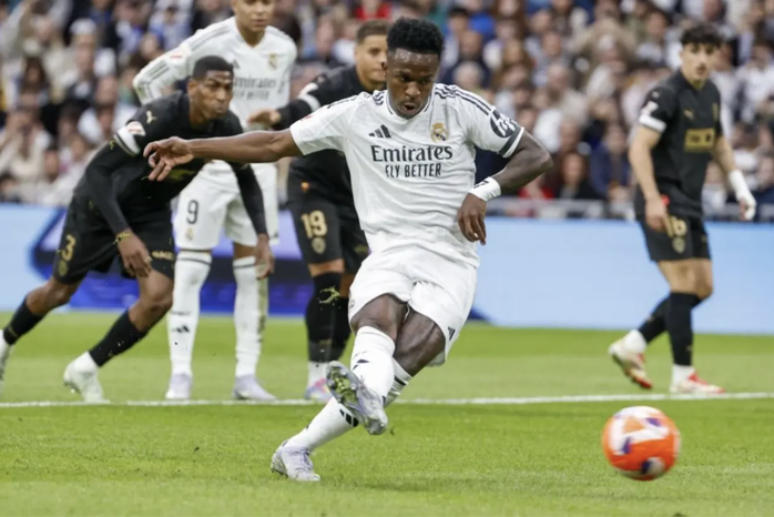 Real Madrid gục ngã tại Bernabeu, Barcelona bị đội bóng của Antony chia điểm- Ảnh 1. Real Madrid gục ngã tại Bernabeu, Barcelona bị đội bóng của Antony chia điểm- Ảnh 1.