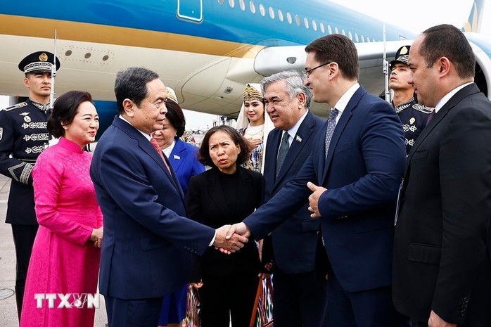 Chủ tịch Quốc hội bắt đầu tham dự Đại hội đồng IPU-150, thăm Uzbekistan- Ảnh 3. Chủ tịch Quốc hội bắt đầu tham dự Đại hội đồng IPU-150, thăm Uzbekistan- Ảnh 3.