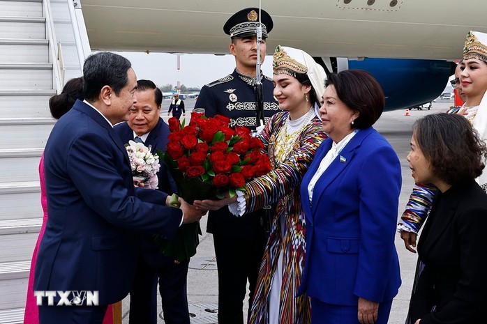 Chủ tịch Quốc hội bắt đầu tham dự Đại hội đồng IPU-150, thăm Uzbekistan- Ảnh 2. Chủ tịch Quốc hội bắt đầu tham dự Đại hội đồng IPU-150, thăm Uzbekistan- Ảnh 2.
