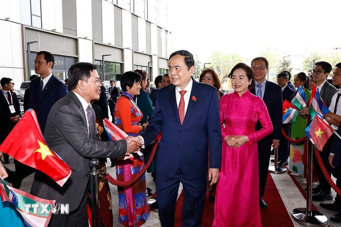 Chủ tịch Quốc hội bắt đầu tham dự Đại hội đồng IPU-150, thăm Uzbekistan- Ảnh 5. Chủ tịch Quốc hội bắt đầu tham dự Đại hội đồng IPU-150, thăm Uzbekistan- Ảnh 5.