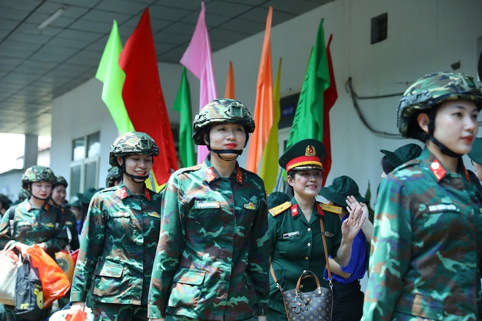 CLIP: Chuyến tàu "đặc biệt" chở hàng ngàn quân nhân diễu binh, diễu hành đã đến Đồng Nai- Ảnh 9. CLIP: Chuyến tàu "đặc biệt" chở hàng ngàn quân nhân diễu binh, diễu hành đã đến Đồng Nai- Ảnh 9.