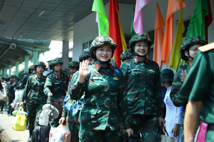CLIP: Chuyến tàu "đặc biệt" chở hàng ngàn quân nhân diễu binh, diễu hành đã đến Đồng Nai- Ảnh 11. CLIP: Chuyến tàu "đặc biệt" chở hàng ngàn quân nhân diễu binh, diễu hành đã đến Đồng Nai- Ảnh 11.