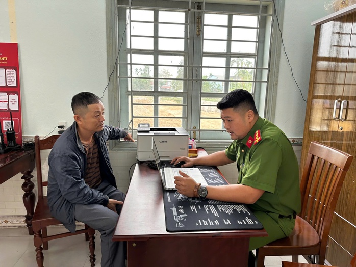 Nữ thợ cắt tóc tá hỏa thấy tài khoản mất 20 triệu, công an tìm ra sự thật bất ngờ- Ảnh 1. Nữ thợ cắt tóc tá hỏa thấy tài khoản mất 20 triệu, công an tìm ra sự thật bất ngờ- Ảnh 1.