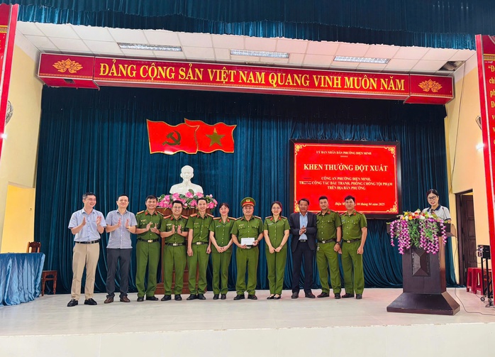 Nữ thợ cắt tóc tá hỏa thấy tài khoản mất 20 triệu, công an tìm ra sự thật bất ngờ- Ảnh 3. Nữ thợ cắt tóc tá hỏa thấy tài khoản mất 20 triệu, công an tìm ra sự thật bất ngờ- Ảnh 3.