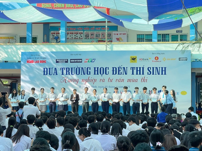 Gieo hy vọng, chắp cánh ước mơ cho học sinh vượt khó - Ảnh 1.