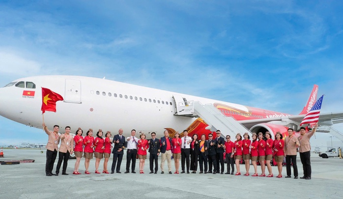 Chuyến bay chở gần 200 doanh nhân Việt Nam sang Mỹ đàm phán đã hạ cánh- Ảnh 2. Chuyến bay chở gần 200 doanh nhân Việt Nam sang Mỹ đàm phán đã hạ cánh- Ảnh 2.