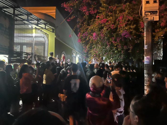 Dựng lại hiện trường người mẹ giết con để trục lợi bảo hiểm, ngàn người theo dõi- Ảnh 1.