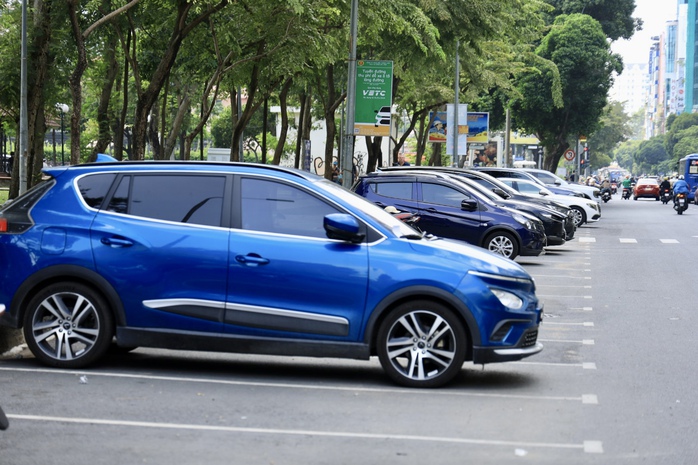 Khu vực thu phí đỗ ô tô bằng ví điện tử VETC trên đường Lê Lai, quận 1, TP HCM Ảnh: NGỌC QUÝ Khu vực thu phí đỗ ô tô bằng ví điện tử VETC trên đường Lê Lai, quận 1, TP HCM Ảnh: NGỌC QUÝ